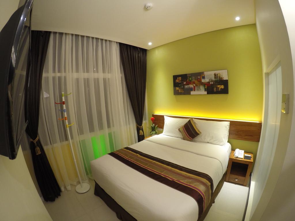 Biz Boulevard Hotel Manado Exterior photo