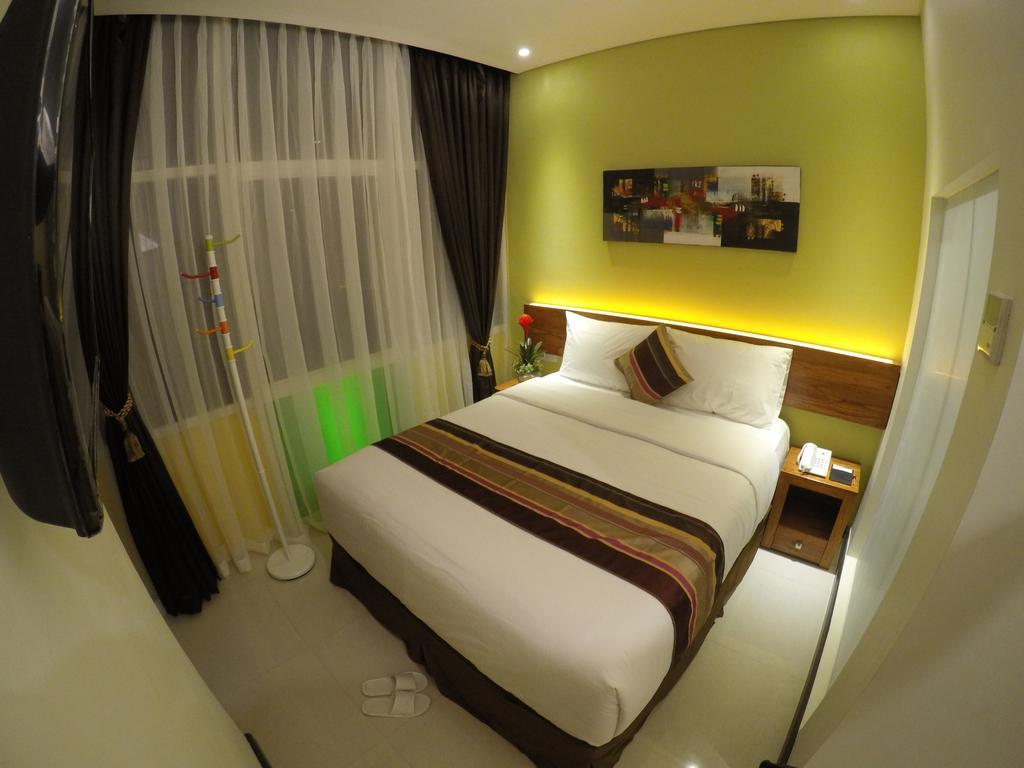 Biz Boulevard Hotel Manado Exterior photo