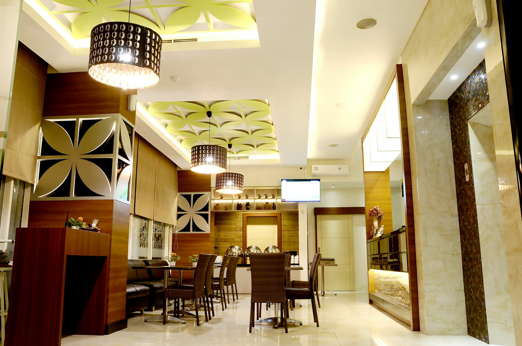 Biz Boulevard Hotel Manado Exterior photo